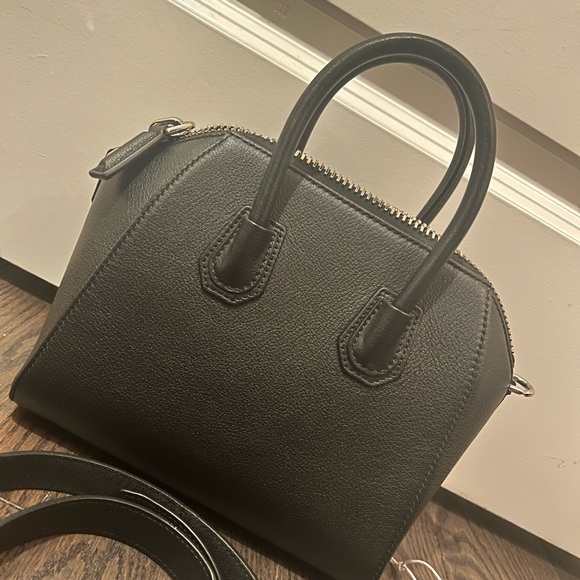 Mini Antigona Givenchy purse - Picture 3 of 3